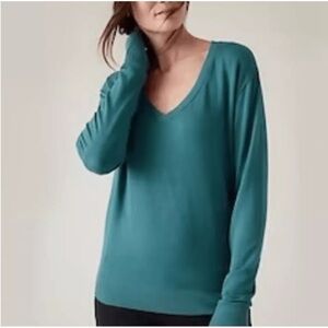 Athleta Sunrise V-neck pull over